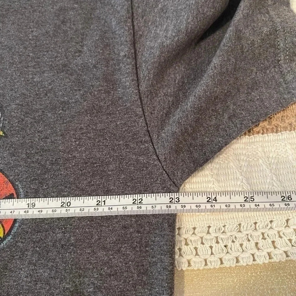 ANGRY Birds short sleeve graphic t-shirt
Size: large  (runs small) - Picture 5 of 8